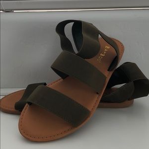 Bamboo Olive green elastic sandals